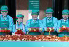 하나금융 ESG 대축제 '모두하나데이' 시작…취약계층 위해 김장 나서