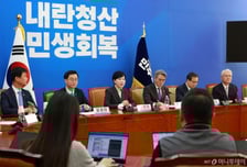 與 "사법개혁, 법원행정처 폐지·전관예우 금지·법관 징계 실질화에 집중"