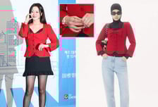 '1.1억 시계' 두른 김희선…과감한 미니스커트에 러블리 레드 재킷