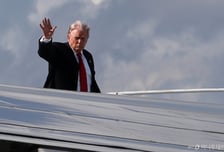 트럼프, '2020년 대선 결과 전복 혐의' 측근 사면