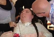 뇌 없이 태어난 딸, "곧 죽는다" 얘기 들었는데…20살 생일 맞았다