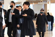 '공흥지구 개발특혜' 김건희 모친·오빠, 일주일만에 특검 2차 출석