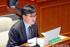 탄소배출권 부담에 전기료 인상?…기재차관 "국민부담 감안해 최소화"