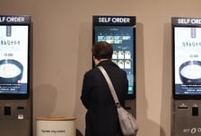 '장애인 키오스크' 의무 완화…소상공인 사업장은 호출벨 설치 가능