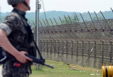 "월북 몰아 휴가 받으려" DMZ 철책서 후임에 수류탄을…10년 감옥살이