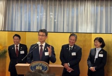 '정치 거물' 일본 9개현 지사, 한국서 30초 영업 진풍경…"지역 세일즈"