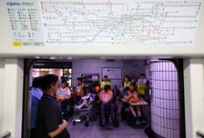 '전장연 시위' 출근길 기습시위…4호선 한성대입구역 1시간 무정차 통과