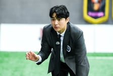 '골때녀' 백지훈 감독, 눈물의 복수전 예고…"조재진 울리겠다"