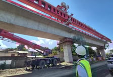 체감온도 40도…백년된 철길 위, 새 미래 짓는 현대건설