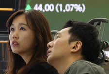 삼전·하닉 쉬어가자…바이오·증권주 '활짝', 환율은 4월 이후 최고