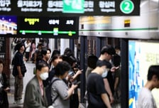 지하철서 이걸 먹어?…"보쌈·컵라면" 메뉴도 다양, 폭주한 민원