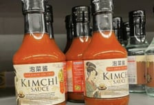 김치 소스에 '파오차이' 한자, '기모노' 사진까지…"문화 왜곡" 분노