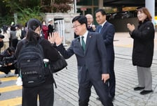 최교진 교육부 장관, 여의도여고 방문해 수험생 응원