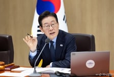[속보]이재명 대통령 "우리들 순간 판단·선택·결정 엄청난 사회적 영향력 있다는 것 늘 잊지 말아야"