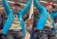 "자리 안 비켜?"…여성 승객 무릎에 앉은 '지하철 빌런' 할아버지