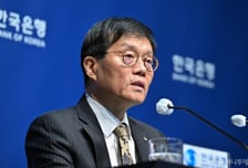 금리 동결 더 길어지나…경기 회복세 주목한 금통위