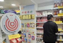 "네가 왜 여기서 나와?"…파리 약국에 자리 잡은 '조선미녀' [르포]