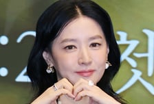 '뇌출혈' 유학생, 이영애 도움으로 태국 돌아간다…1000만원 쾌척