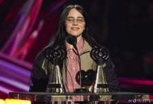 '676조 부자' 머스크 공개 비난한 빌리 아일리시…"한심한 겁쟁이"