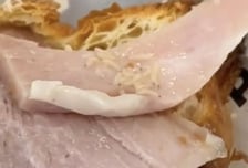 빵 속 구더기 득시글…"환불로 부족" 호주서 찍은 영상 조회수 폭발