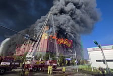 옷더미에 진압 속수무책…천안 이랜드 물류센터 화재 9시간반 만에 초진