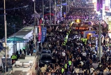 "건물에서 돈이 떨어져요"…117만 몰려든 부산불꽃축제 사고 속출