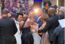 아리아나 그란데 습격해 '신체 접촉' 남성…SNS에 자랑 '논란'