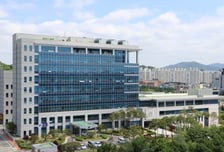 버려진 2살·3살 형제…아빠는 구치소에, 엄마는 나 몰라라