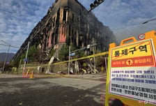 뉴발란스·스파오 줄줄이 "배송지연"…'옷·신발 잿더미' 이랜드, 타격은?