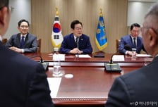 [속보]이재명 대통령, 재계 총수 만나 "세금 깎아가며 사업해야 할 정도면 경쟁력에 문제"