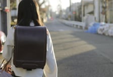 "좋아하는 여자에게 대신 전화 좀"…초등생 여아 유인한 60대 남성