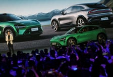 연이은 안전 사고에 주가도 추락…잘나가던 샤오미 전기차 '흔들'