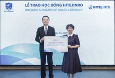 하이트진로, 베트남 대학생 20명에 장학금 2500만원 전달