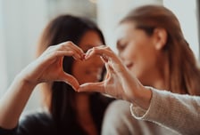 수능 마친 19살女 "동성애자 커플입니다, 편견 두려워"…누리꾼 반응은?