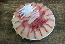 국내산 방어라 비싸도 먹었는데…알고 보니 '일본산', 1.5억 챙겼다