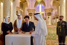 아부다비 국왕이 대통령 맡는 UAE…한국 요격미사일·원전 도입 인연