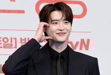 이종석, 필리핀 팬미팅 2주 앞두고 취소…마닐라 대규모 시위 여파