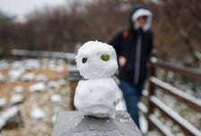 제주 한라산에 첫눈…영하권 추위에 최대 5㎝ 쌓인다