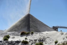 ESS·전기차 수요 느네…중국 탄산리튬 가격 한 달간 30%↑