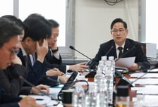 '법인세 인상' 여야 이견에 보류…'대기업만 인상' 거론