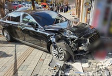 인도 덮친 차량에 엄마·2세 딸 참변…70대 운전자 "페달 잘못 밟아"