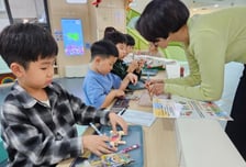 키즈카페가 5000원…"집에 안 갈래" 아이들은 강사와 색칠놀이에 '푹'