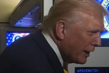 트럼프, 엡스타인 관련 질문한 기자에게… "조용히 해, 돼지야"