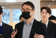 '양평 고속도로 개발특혜' 김건희 여사 친오빠 구속심사 출석