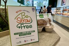 "플라스틱 줄이기 캠페인"...CJ푸드빌, 뚜레주르 등 빨대없는 스토어