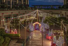 특별한 성탄절을 위한 '산타 빌리지'로 꾸며진 제주신화월드