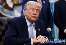 "백신 못 미더워" 트럼프도 결국 맞았다…지금이 '골든타임'