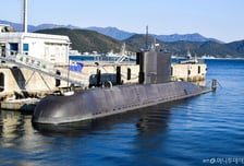 대한민국 1호 잠수함 '장보고함'…연말 퇴역 앞두고 마지막 항해