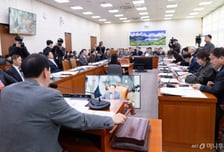 '북한인권센터' 폐기, '평화센터'는 일단 보류…외통위, 통일부 예산안 통과