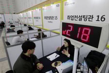 "연봉 알려주네" "꿈의 직장은 성심당"…일자리 찾는 학생·군인 '바글'